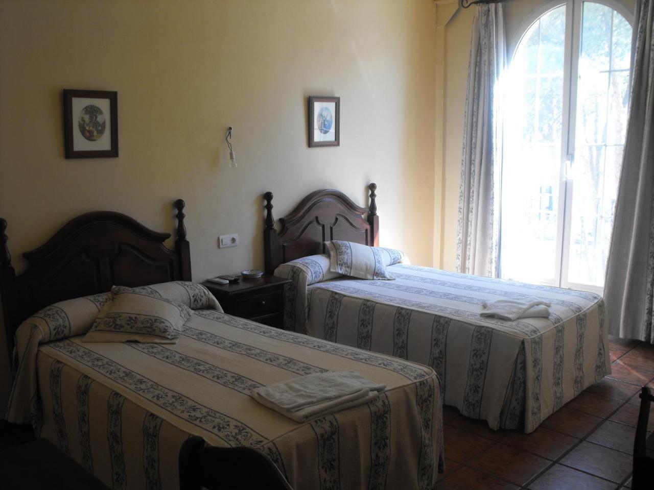 Hostal Nicol'S Otel Luque Dış mekan fotoğraf