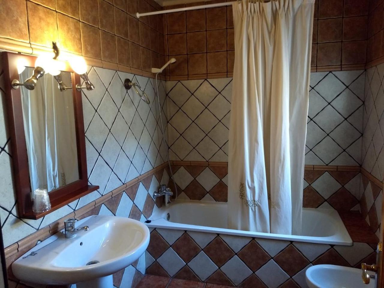 Hostal Nicol'S Otel Luque Dış mekan fotoğraf