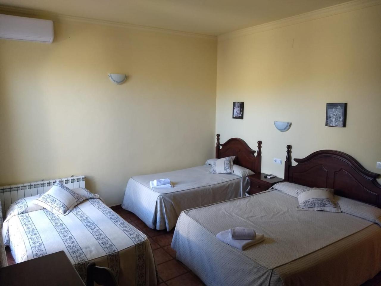 Hostal Nicol'S Otel Luque Dış mekan fotoğraf